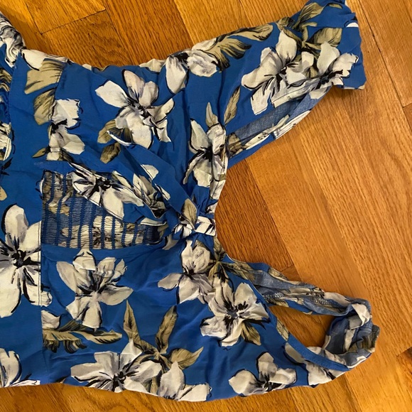 Small Hollister Summer dress - Picture 2 of 4